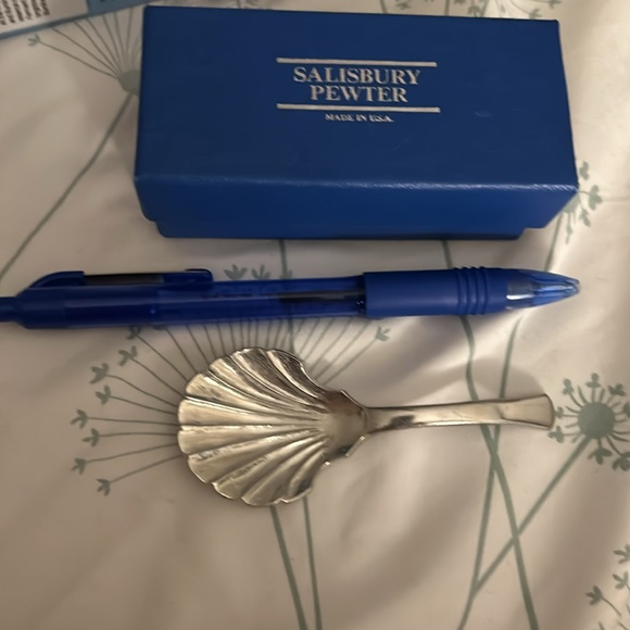 Pewter shell tea caddy spoon from Salisbury Pewter. Made in the USA - Picture 7 of 7
